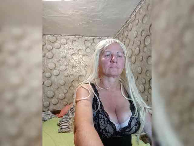 FameLara FameLara