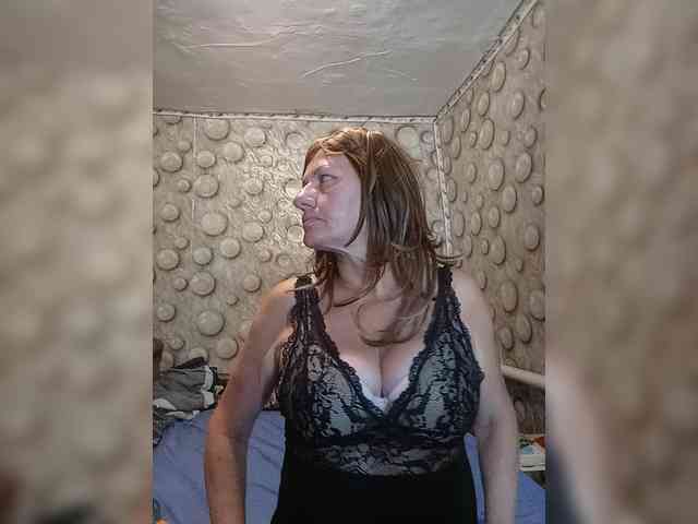 FameLara webcam