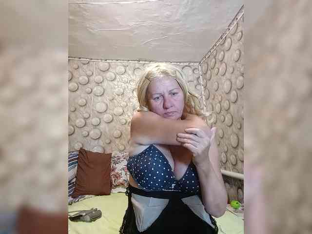 FameLara webcam