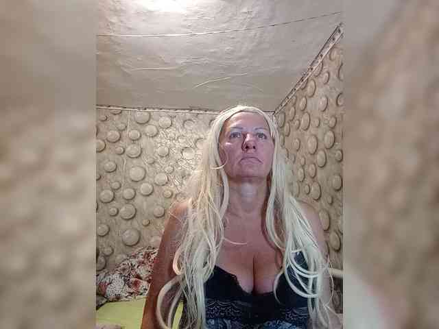 FameLara webcam