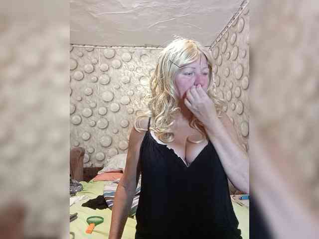 FameLara webcam