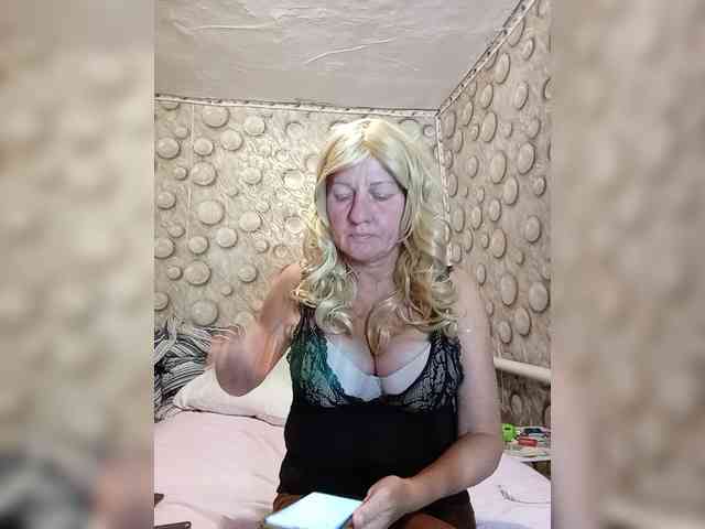 FameLara webcam