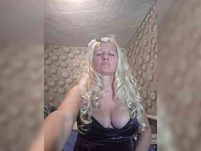 FameLara webcam