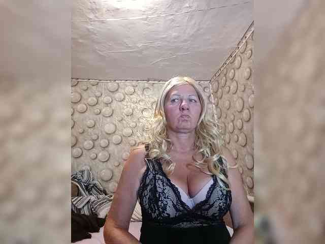 FameLara webcam
