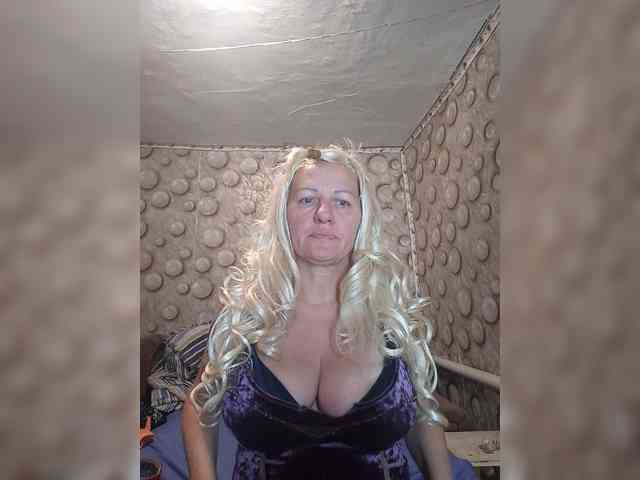 FameLara webcam