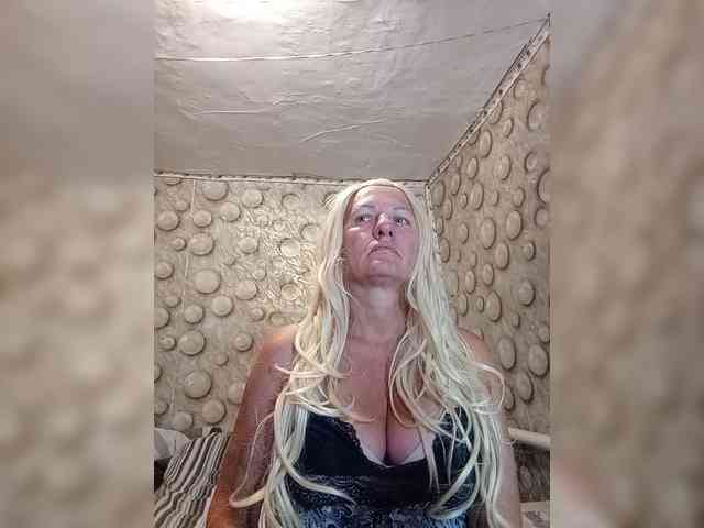 FameLara webcam