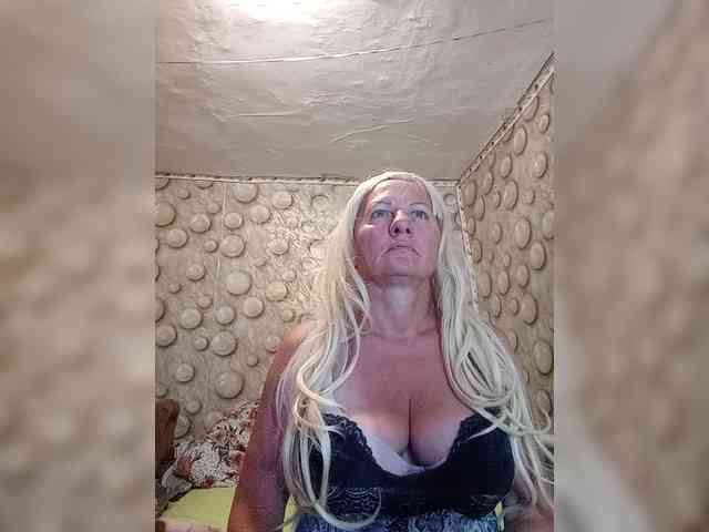 FameLara webcam