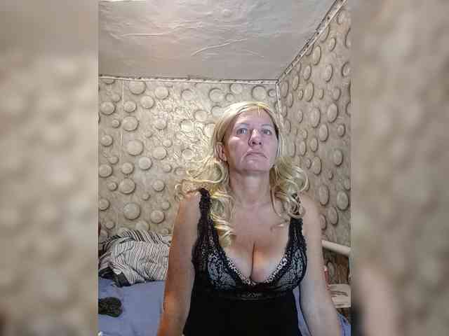 FameLara webcam