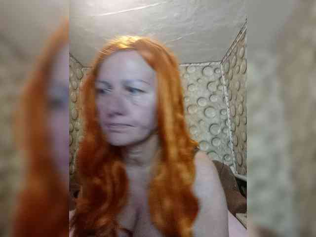 FameLara webcam