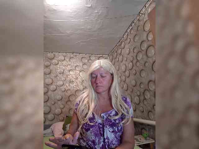 FameLara webcam