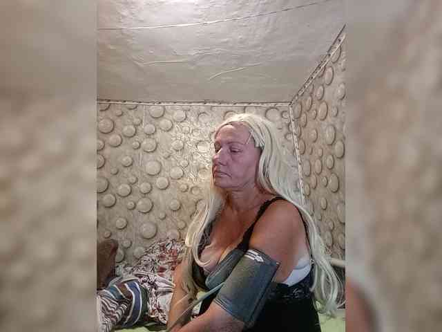 FameLara webcam