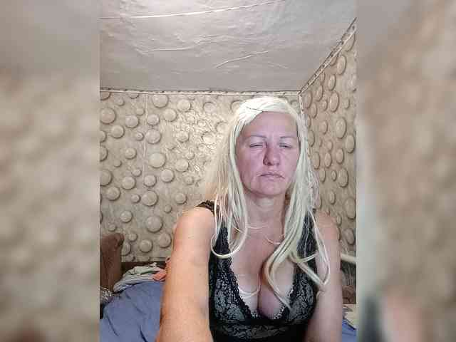 FameLara webcam