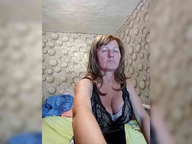 FameLara webcam