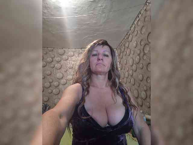 FameLara webcam