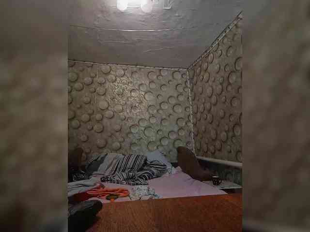 FameLara webcam