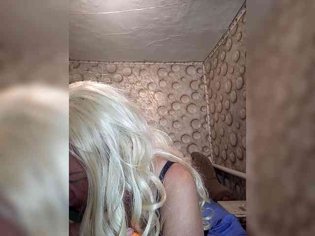 FameLara webcam