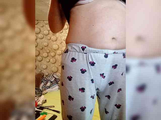 FameLara webcam