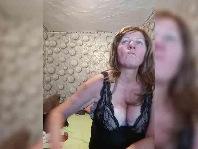 FameLara webcam
