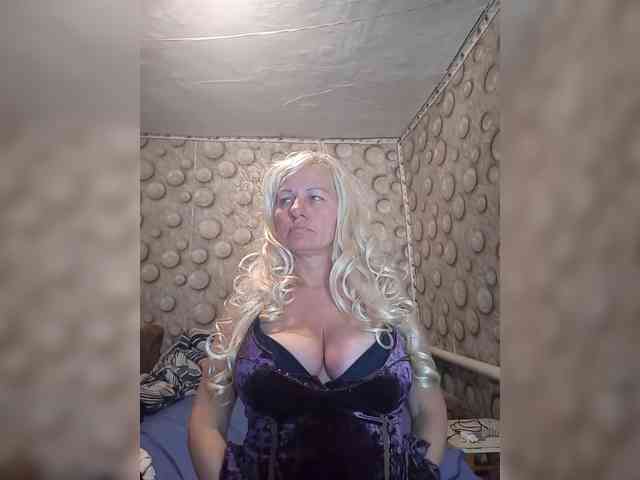 FameLara webcam