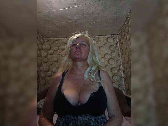 FameLara webcam