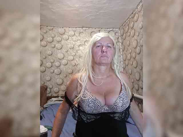 FameLara webcam