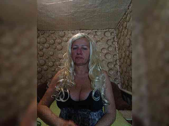 FameLara webcam