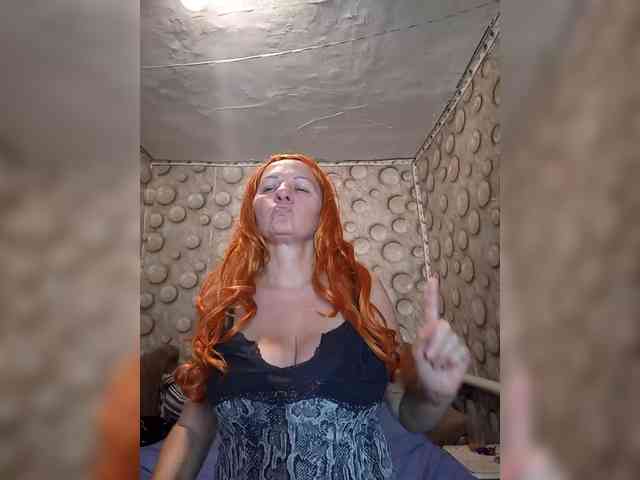 FameLara webcam