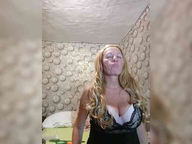 FameLara webcam
