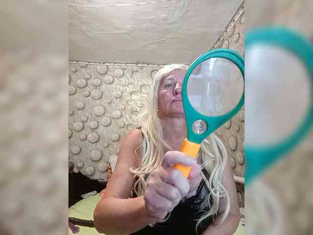 FameLara webcam