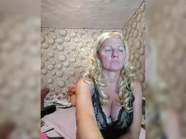 FameLara webcam
