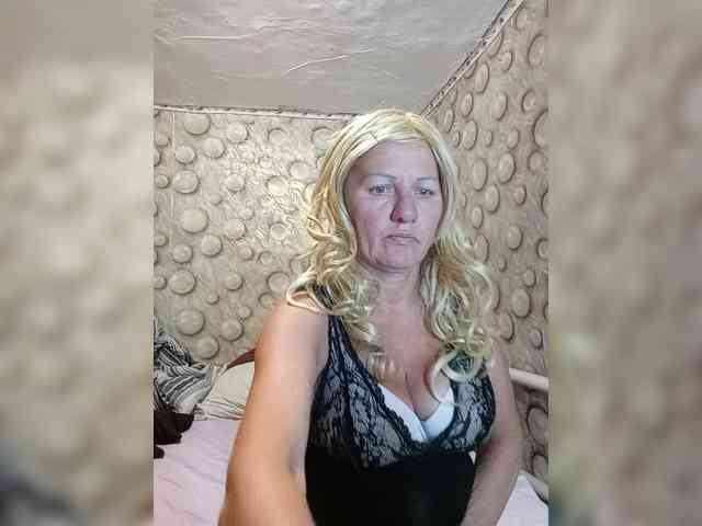 FameLara webcam