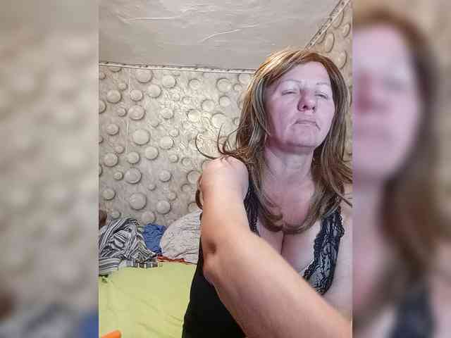 FameLara webcam