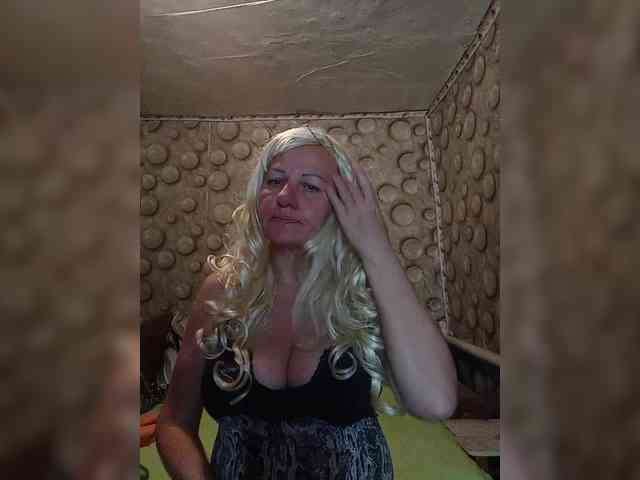 FameLara webcam