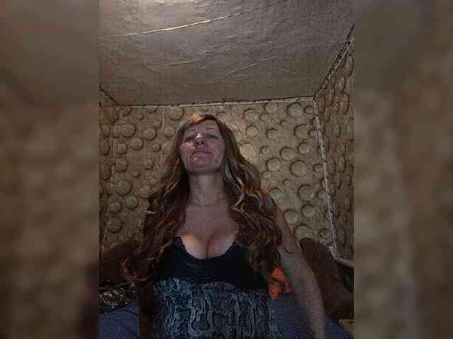 FameLara webcam