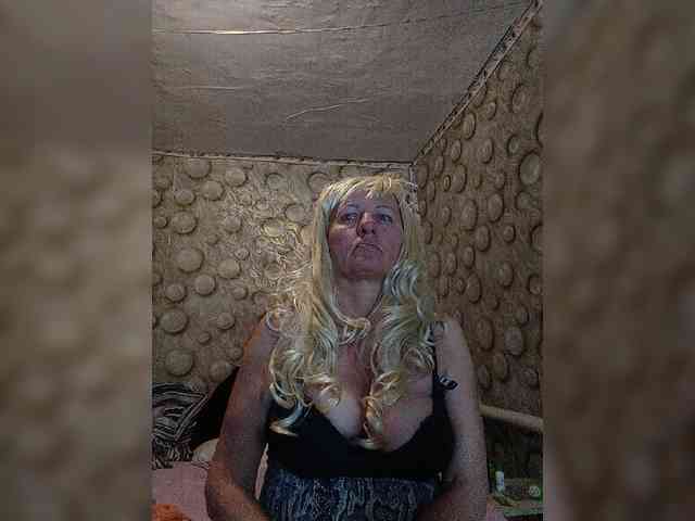 FameLara webcam