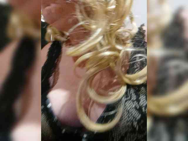 FameLara webcam