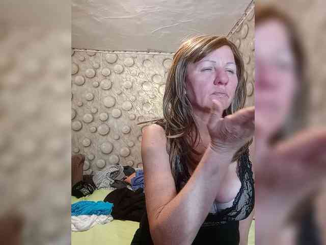 FameLara webcam