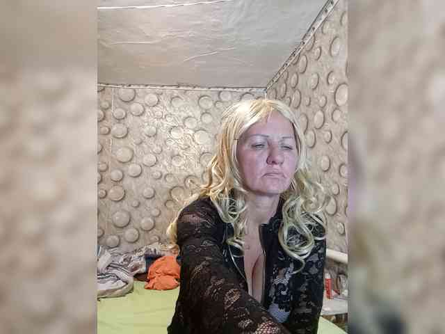 FameLara webcam