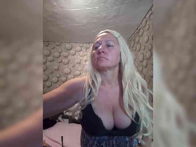 FameLara webcam