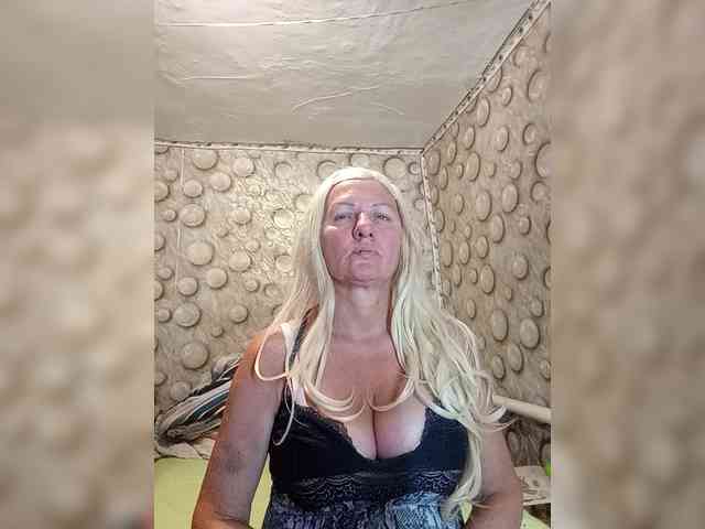 FameLara webcam