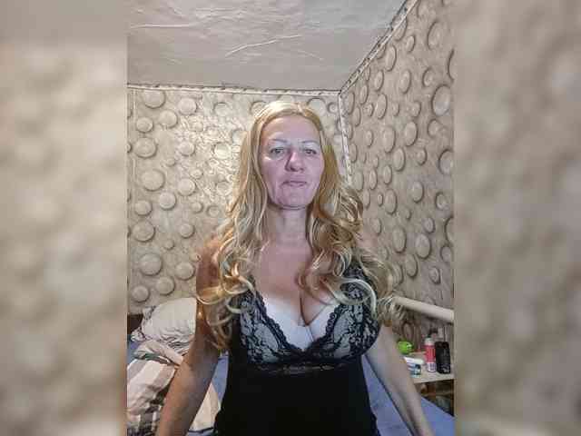 FameLara webcam