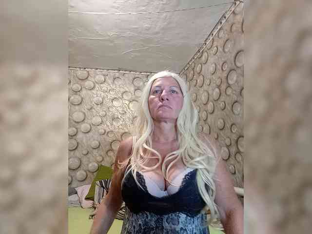 FameLara webcam