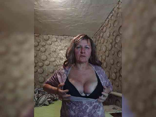 FameLara webcam