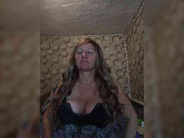 FameLara webcam