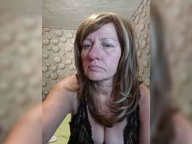 FameLara webcam