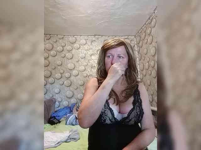 FameLara webcam