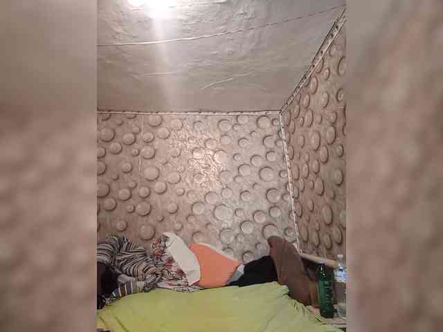 FameLara webcam
