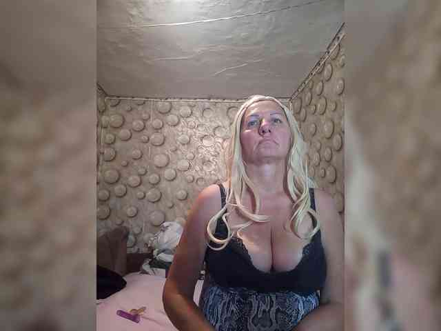 FameLara webcam
