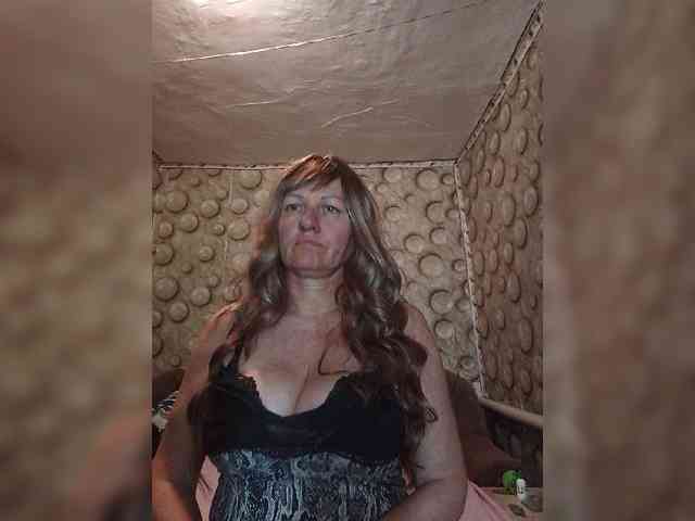 FameLara webcam