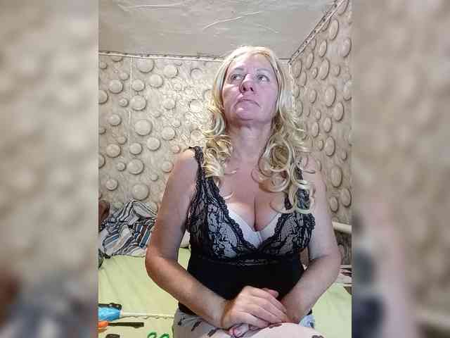 FameLara webcam